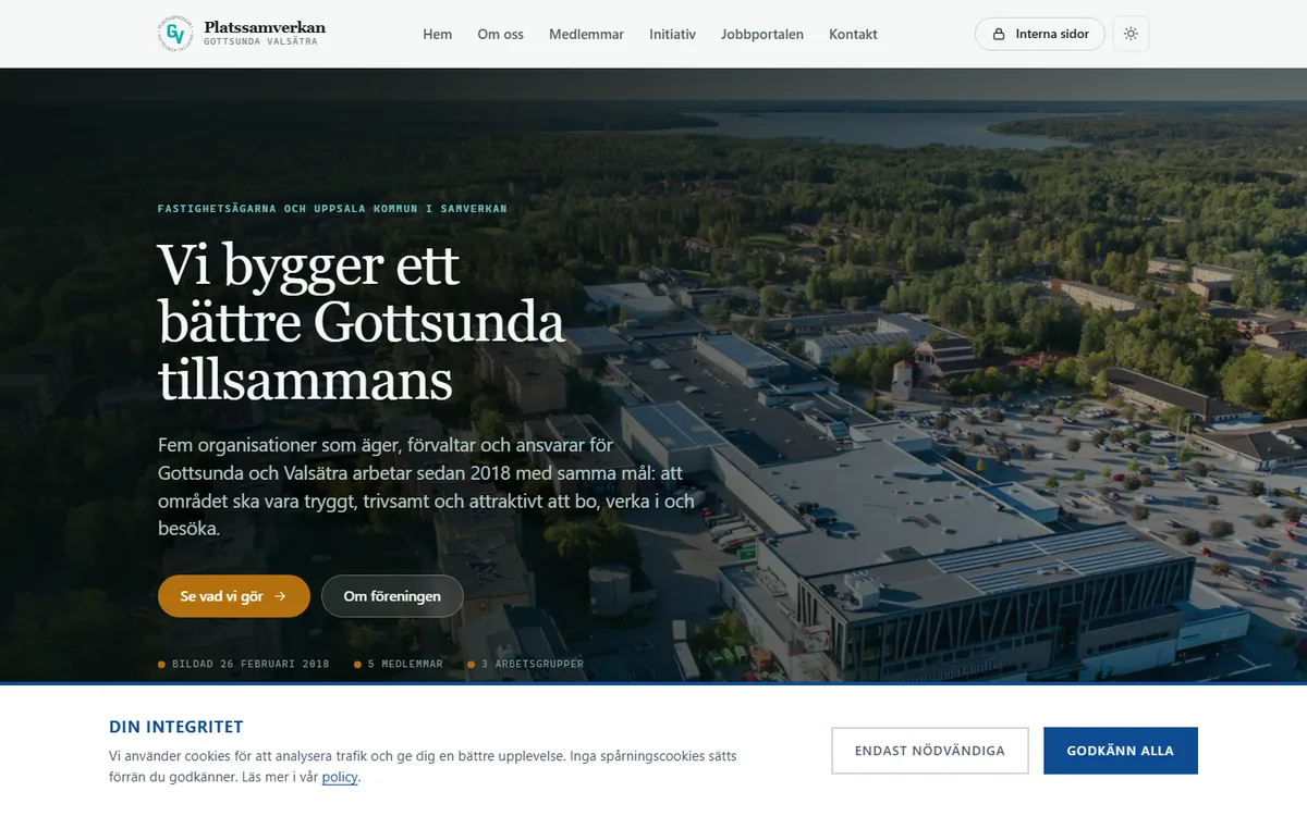 The Platssamverkan site: an aerial photograph of Gottsunda behind the headline, with cards for the job portal, Ferieappen and the summer workers.
